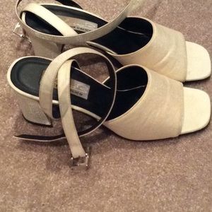 Cream fancy shoes, with ankle buckle shimmer, 9n